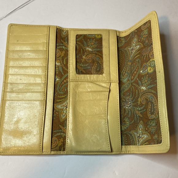 Hobo yellow long magnetic snap closure wallet - Picture 3 of 6